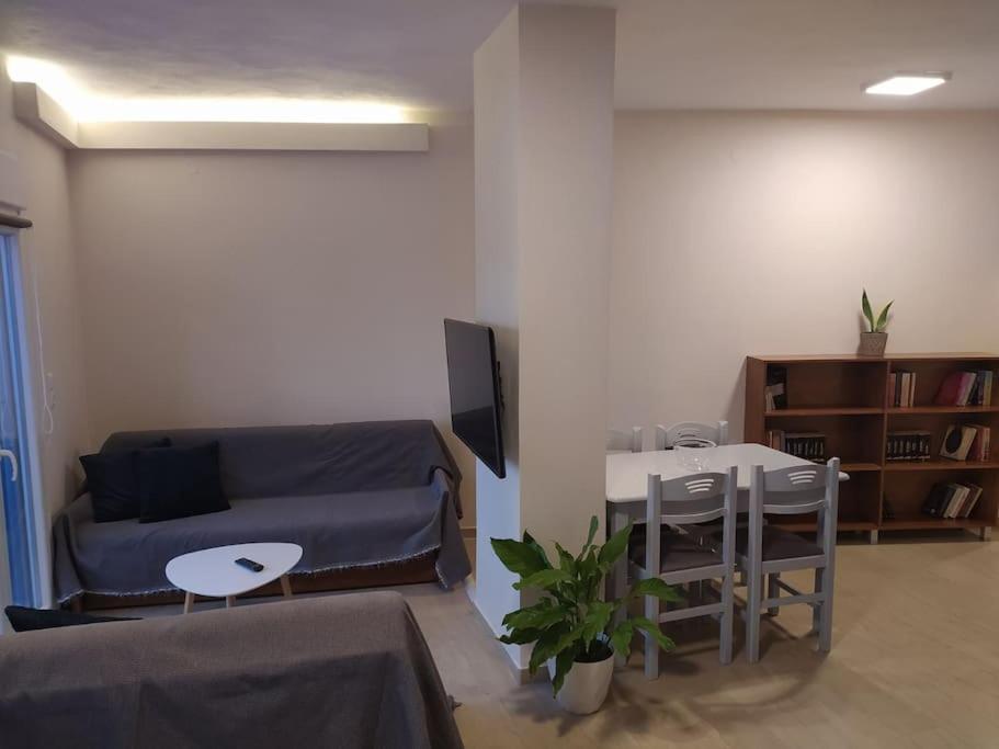 Parkview Central Apartment - Xanthi Buitenkant foto